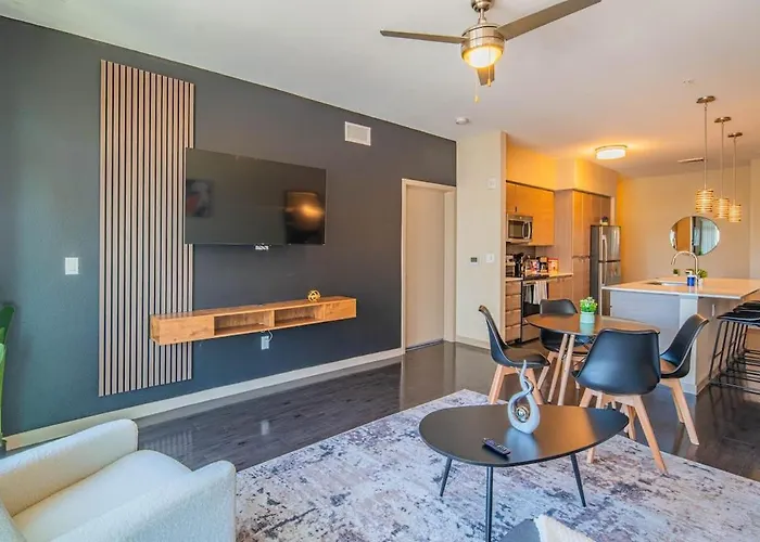 Unique 1bd - Dt Phx - Parking, Gym, Pool - Sleeps 6